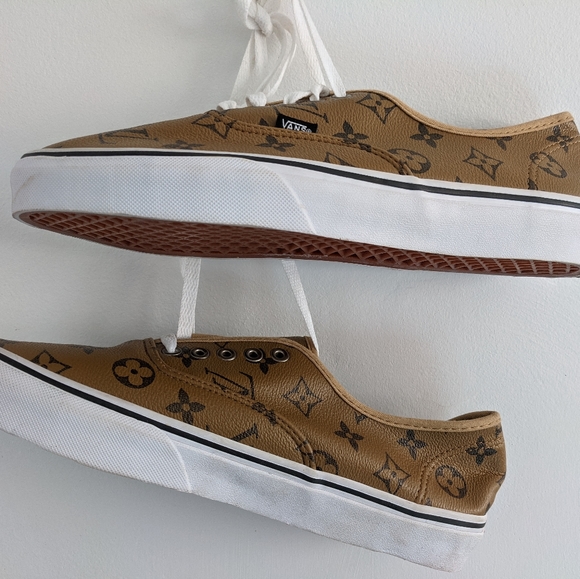 Shoes - Picture 1 of 3